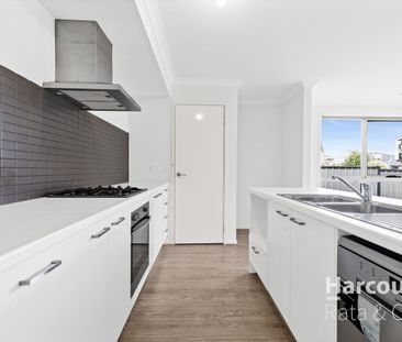 3 Bedroom Family Home! - Photo 3