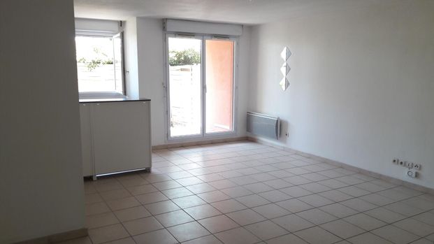 location Appartement T2 DE 46.3m² À MARSEILLE - Photo 1