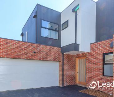 “Modern Townhouse Near Austin Hospital” - Photo 2