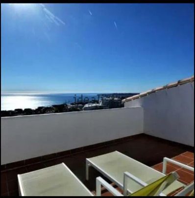 Alquiler de chalet adosado en Calle París - Photo 1