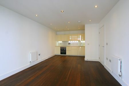2 Bed Flat, Rainsborough House, SW15 - Photo 2