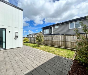 Stylish 4 Bedroom with Study Home in Prime Hillsborough Location - Photo 3