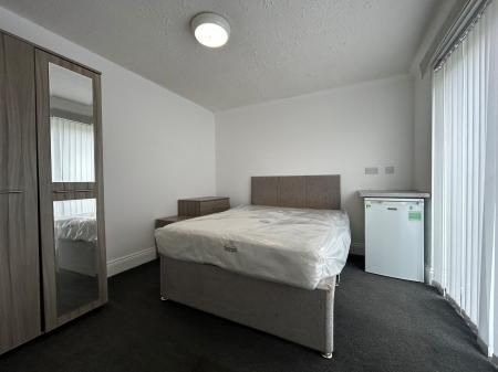 Taunton Avenue, Corby, NN18 - Photo 2