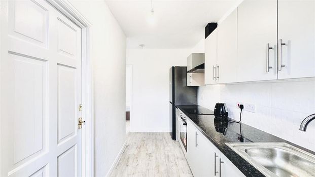 3 bedroom apartment to rent - Photo 1
