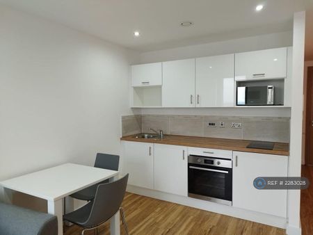 Studio to rent - Photo 3