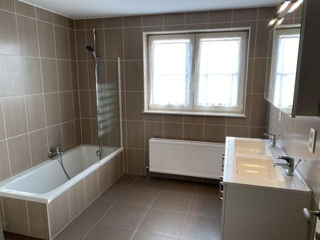 Recente, ruime 3-gevel woning, ideaal gelegen nabij het centrum van Sterrebeek. - Foto 3