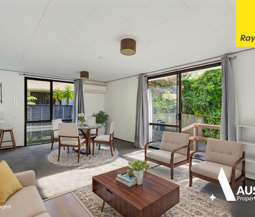 Charming 2-Bedroom House in Prime Titirangi Location - Photo 1