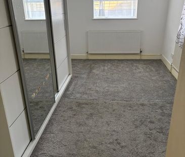 1 Bed Flat, Ilford, IG3 - Photo 2