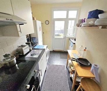 Pall Mall, Leigh On Sea, Leigh On Sea, SS9 - Photo 5