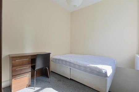 3 bedroom Student Flat to rent in St Georges Terrace, Jesmond, Newcastle Upon Tyne - Photo 3