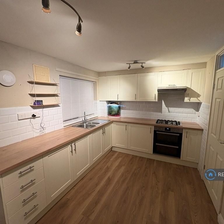 3 bedroom end of terrace house to rent - Photo 1