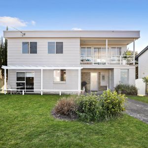 Beachside Living in a Dual Level Home - Photo 2