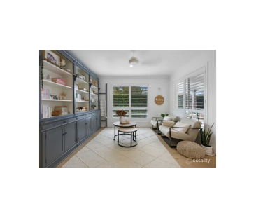 Stylish Family Home with Pool in Prime Arundel Location ... - Photo 2