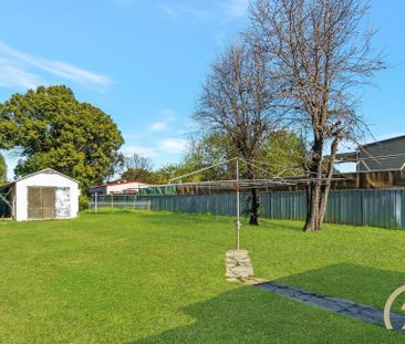 3 Bedroom&comma; Renovated Family Home&excl; - Photo 2