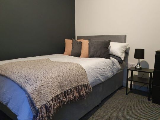 Room in a Shared House, Kelso Road, L6 - Photo 1