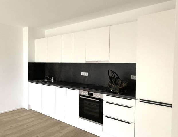 FÜ: Erstbezug! Attraktiv & repräsentativ, 2-Zi-Whg (2.OG) mit EBK, Balkon, Aufzug + TG-Stellplatz - Foto 1