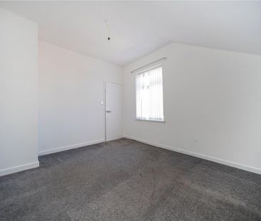3 bedroom end of terrace house to rent - Photo 1