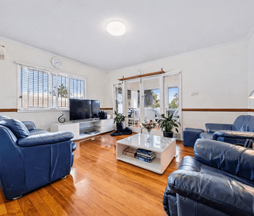 Inviting Family Home - Massive Garage - 809sqm's! - Photo 1