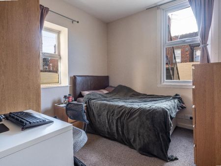 2 bedroom ground floor flat to rent - Photo 3