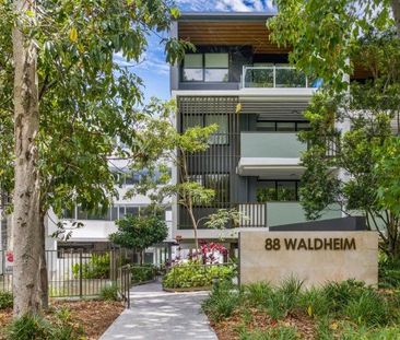 Furnished 1 bed, 1 car park, study and balcony - Photo 3