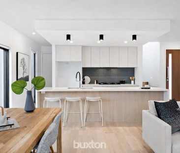 CONTEMPORARY ELEGANCE - Photo 4