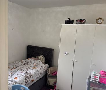3 Bed End Terrace, Cheriton Avenue, SO18 - Photo 5