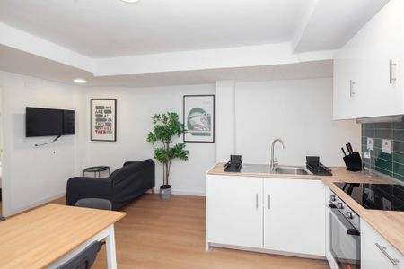 Carrer de lOrient, Valencia, Valencian Community 46004 - Photo 5