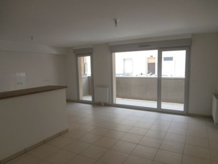 Location appartement T4 71.30m² à Reims (51100) Loyer CC * : 756.08 € Réf : ER.30284 - Photo 5