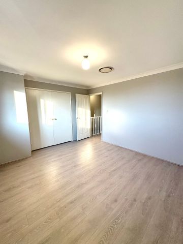 Spacious Family Townhouse with Private Backyard in Prime Schofields Location - Photo 2