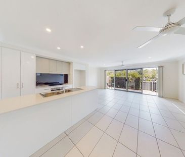 3 Bedroom Townhouse with Pool - Photo 2