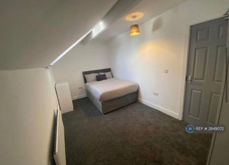 1 bedroom in a house share to rent - Photo 2