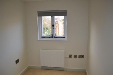 2 bedroom character property to rent - Photo 3