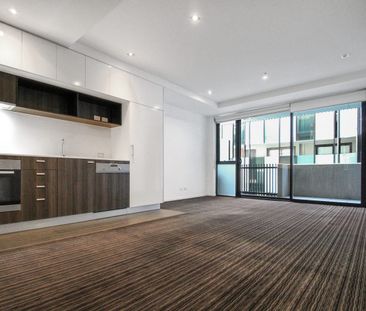SPACIOUS 1 BEDROOM + STORAGE CAGE - Photo 2