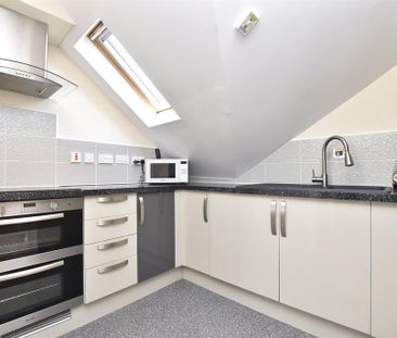 2 bedroom apartment to rent - Photo 4
