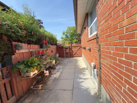 For Lease - 4 Fondy Court, Toronto, Ontario - Photo 4