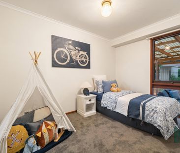 37 Rohan Rivett Crescent, McKellar ACT 2617 - House For Rent | Domain - Photo 5