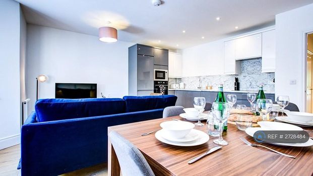 3 bedroom flat to rent - Photo 1