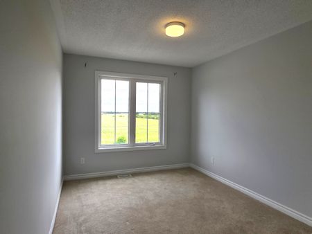 For Lease - 203 Hibernian Walk, Kanata, Ontario - Photo 3