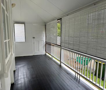 Newly renovated unit close to city - Photo 5