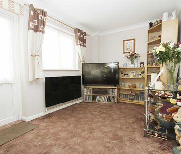 2 bedroom house - mid terrace - Photo 3