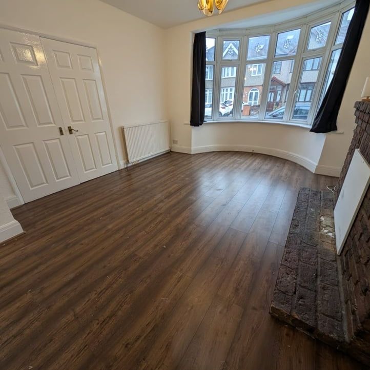 3 Bed Terraced House, Meadway, IG3 - Photo 1