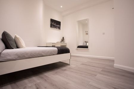 2 Bed Flat, Newington Butts, SE11 - Photo 2