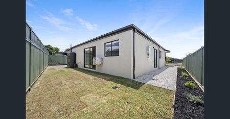 Stylish Miners Rest 4 Bedroom Home - Photo 5