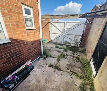 1 bedroom ground floor flat to rent - Photo 2