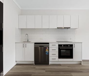 New unit in heart of Buderim - Photo 3