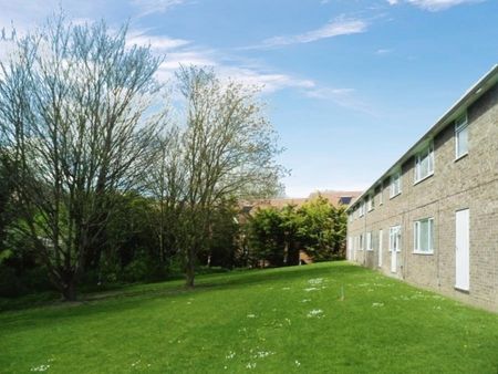 1 Bedroom Flat to Rent in Portland Road, Irthlingborough, Northants, NN9 - Photo 2