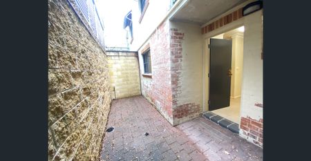 Well Maintained and spacious townhouse - Photo 2