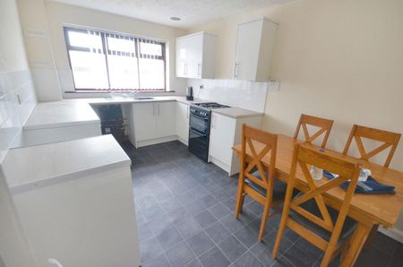 2 bedroom townhouse to rent - Photo 4