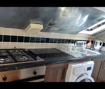 Room in a Shared House, Elm Road, E11 - Photo 6