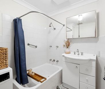 Furnished Apartment in Peaceful Harbouside Setting - Photo 5